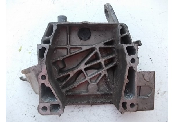 Кронштейн двигуна Renault Clio II, Kangoo 1.2, 770010325, 7700114614